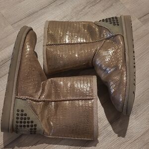 Ugg Women's Gold Textured Boots Size 6